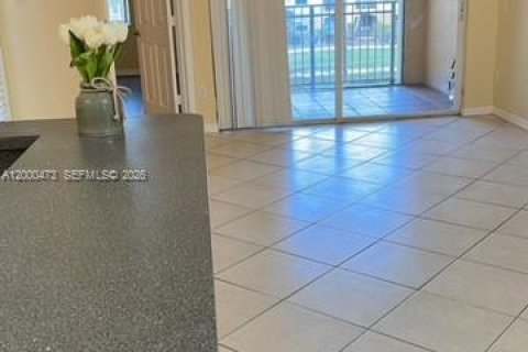 Снять в аренду кондоминиум в Пемброк-Пайнс, Флорида 2 спальни, 92.9м2, № 2065240 - фото 10