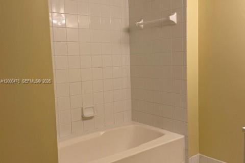 Снять в аренду кондоминиум в Пемброк-Пайнс, Флорида 2 спальни, 92.9м2, № 2065240 - фото 21