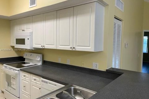 Снять в аренду кондоминиум в Пемброк-Пайнс, Флорида 2 спальни, 92.9м2, № 2065240 - фото 13