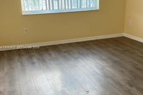 Снять в аренду кондоминиум в Пемброк-Пайнс, Флорида 2 спальни, 92.9м2, № 2065240 - фото 17