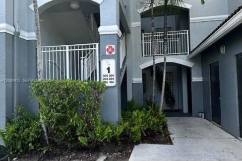 Снять в аренду кондоминиум в Пемброк-Пайнс, Флорида 2 спальни, 92.9м2, № 2065240 - фото 2