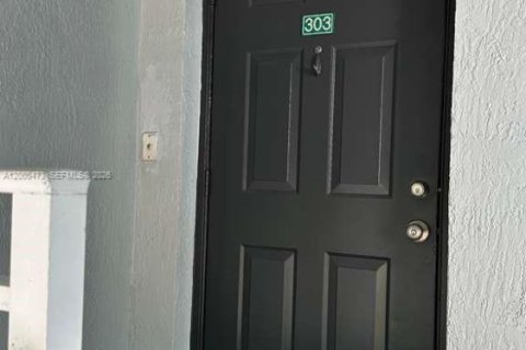 Снять в аренду кондоминиум в Пемброк-Пайнс, Флорида 2 спальни, 92.9м2, № 2065240 - фото 5