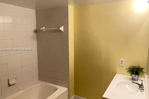 Снять в аренду кондоминиум в Пемброк-Пайнс, Флорида 2 спальни, 92.9м2, № 2065240 - фото 27