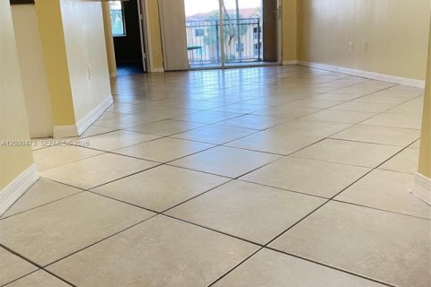 Снять в аренду кондоминиум в Пемброк-Пайнс, Флорида 2 спальни, 92.9м2, № 2065240 - фото 8