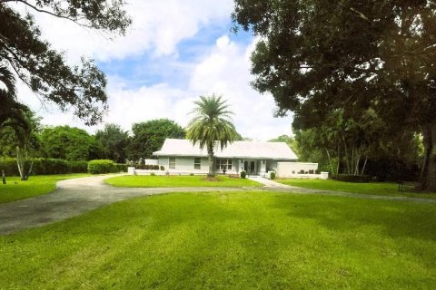 House in Wellington, Florida 4 bedrooms, 191.1 sq.m. № 2169806 - photo 2