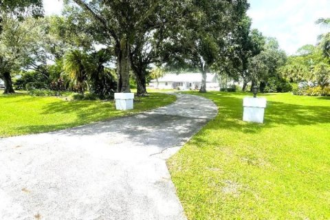 House in Wellington, Florida 4 bedrooms, 191.1 sq.m. № 2169806 - photo 3