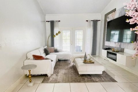 House in Wellington, Florida 4 bedrooms, 191.1 sq.m. № 2169806 - photo 10