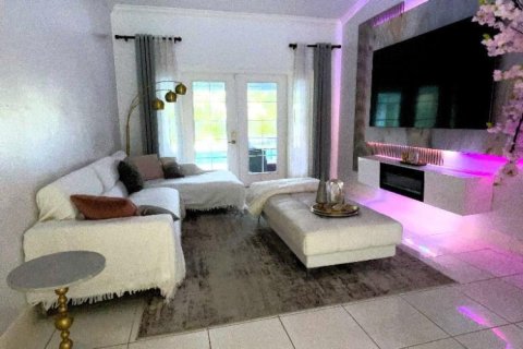 House in Wellington, Florida 4 bedrooms, 191.1 sq.m. № 2169806 - photo 11
