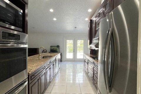 House in Wellington, Florida 4 bedrooms, 191.1 sq.m. № 2169806 - photo 26
