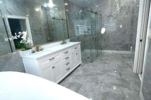 House in Wellington, Florida 4 bedrooms, 191.1 sq.m. № 2169806 - photo 19