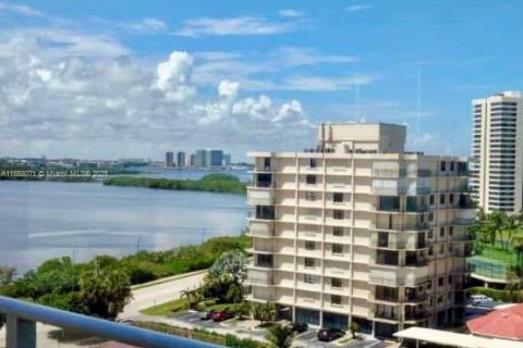 Copropriété à louer à Riviera Beach, Floride: 2 chambres, 130.06 m2 № 1882521 - photo 16