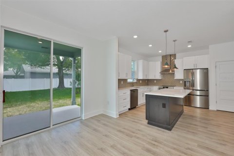 Villa ou maison à vendre à Saint Petersburg, Floride: 4 chambres, 187.01 m2 № 2236333 - photo 5