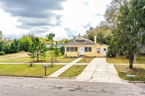 House in Lake Wales, Florida 3 bedrooms, 113.9 sq.m. № 2361081