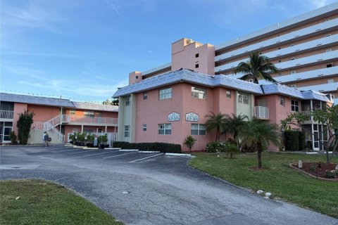 Condominio en Pompano Beach, Florida, 2 dormitorios № 2155135