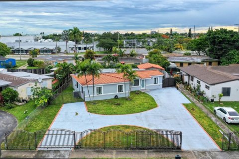 Villa ou maison à louer à Miami, Floride: 3 chambres, 149.2 m2 № 1969257 - photo 29