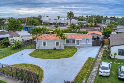 Villa ou maison à louer à Miami, Floride: 3 chambres, 149.2 m2 № 1969257 - photo 28