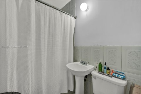 Villa ou maison à louer à Miami, Floride: 3 chambres, 149.2 m2 № 1969257 - photo 10