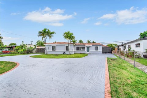 Villa ou maison à louer à Miami, Floride: 3 chambres, 149.2 m2 № 1969257 - photo 25