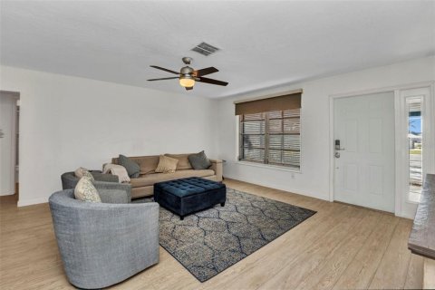 House in Punta Gorda, Florida 3 bedrooms, 125.98 sq.m. № 1634438 - photo 7
