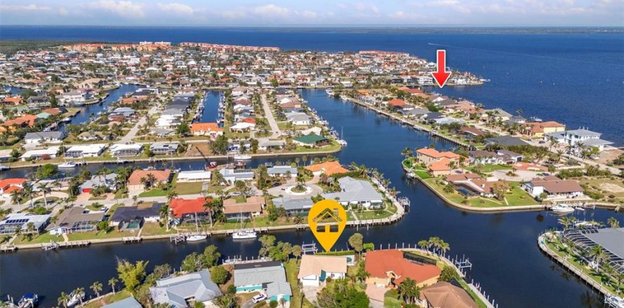 House in Punta Gorda, Florida 3 bedrooms, 125.98 sq.m. № 1634438