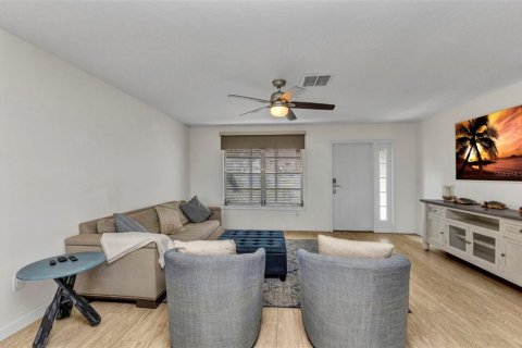 House in Punta Gorda, Florida 3 bedrooms, 125.98 sq.m. № 1634438 - photo 9