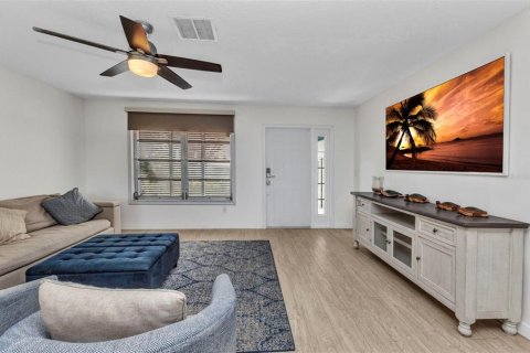 House in Punta Gorda, Florida 3 bedrooms, 125.98 sq.m. № 1634438 - photo 6