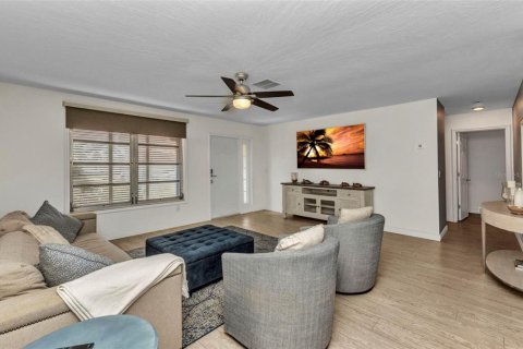 House in Punta Gorda, Florida 3 bedrooms, 125.98 sq.m. № 1634438 - photo 8