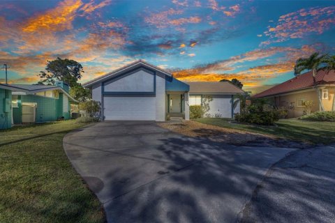 House in Punta Gorda, Florida 3 bedrooms, 125.98 sq.m. № 1634438 - photo 2