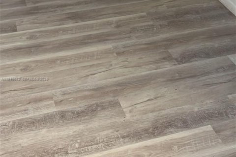 House in Miami, Florida 3 bedrooms, 149.57 sq.m. № 2002033 - photo 23