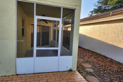 House in Miami, Florida 3 bedrooms, 149.57 sq.m. № 2002033 - photo 8