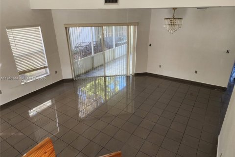 House in Miami, Florida 3 bedrooms, 149.57 sq.m. № 2002033 - photo 27