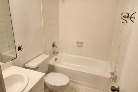 House in Miami, Florida 3 bedrooms, 149.57 sq.m. № 2002033 - photo 19