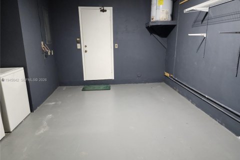 House in Miami, Florida 3 bedrooms, 149.57 sq.m. № 2002033 - photo 12