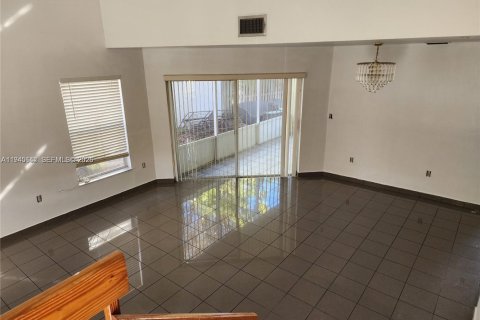 House in Miami, Florida 3 bedrooms, 149.57 sq.m. № 2002033 - photo 28