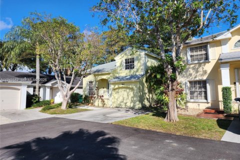 House in Miami, Florida 3 bedrooms, 149.57 sq.m. № 2002033 - photo 3