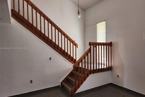 House in Miami, Florida 3 bedrooms, 149.57 sq.m. № 2002033 - photo 5