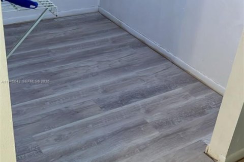 House in Miami, Florida 3 bedrooms, 149.57 sq.m. № 2002033 - photo 22