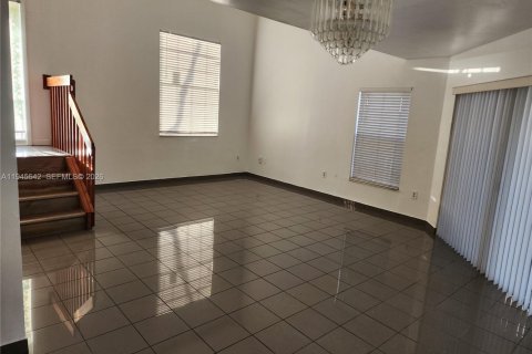 House in Miami, Florida 3 bedrooms, 149.57 sq.m. № 2002033 - photo 13