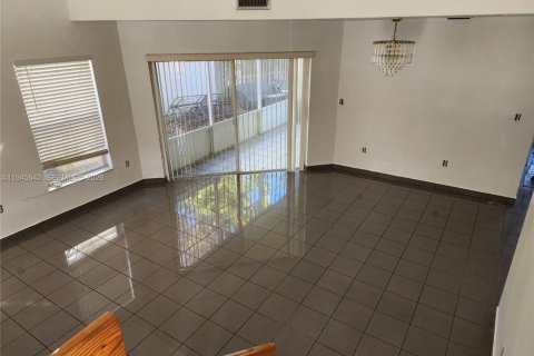 House in Miami, Florida 3 bedrooms, 149.57 sq.m. № 2002033 - photo 4