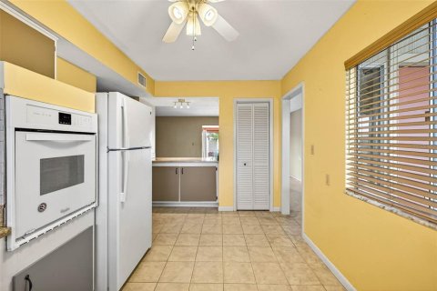 Villa ou maison à vendre à Sun City Center, Floride: 2 chambres, 129.88 m2 № 1911974 - photo 13
