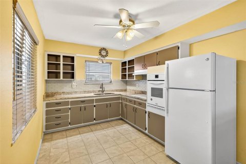 Villa ou maison à vendre à Sun City Center, Floride: 2 chambres, 129.88 m2 № 1911974 - photo 9