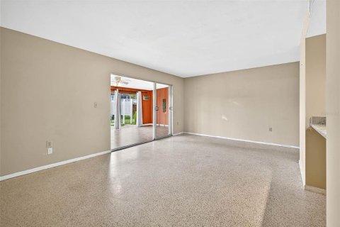 Villa ou maison à vendre à Sun City Center, Floride: 2 chambres, 129.88 m2 № 1911974 - photo 16