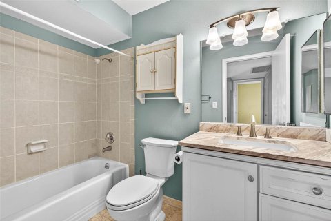 Villa ou maison à vendre à Sun City Center, Floride: 2 chambres, 129.88 m2 № 1911974 - photo 27