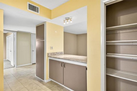 Villa ou maison à vendre à Sun City Center, Floride: 2 chambres, 129.88 m2 № 1911974 - photo 14
