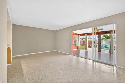 Villa ou maison à vendre à Sun City Center, Floride: 2 chambres, 129.88 m2 № 1911974 - photo 15