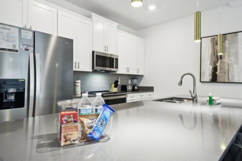 Touwnhouse à vendre à Kissimmee, Floride: 4 chambres, 176.7 m2 № 2433187 - photo 17