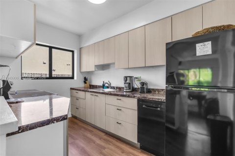 Casa en venta en Miami, Florida, 3 dormitorios, 154.4 m2 № 2062266 - foto 9