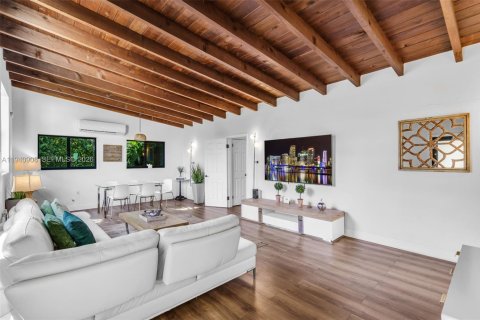 Casa en venta en Miami, Florida, 3 dormitorios, 154.4 m2 № 2062266 - foto 2