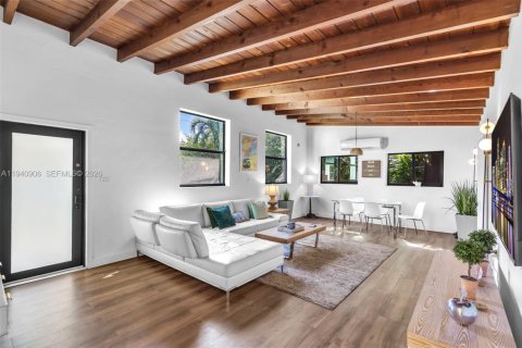 Casa en venta en Miami, Florida, 3 dormitorios, 154.4 m2 № 2062266 - foto 3