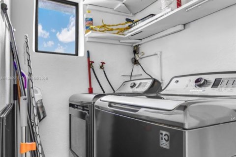 Casa en venta en Miami, Florida, 3 dormitorios, 154.4 m2 № 2062266 - foto 14